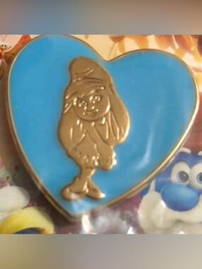 SONY Pictures Smurfs, The Lost Village Movie Collectible SMURFETTE Heart Pin New